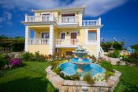 Vonkajšia záhrada v ubytovaní Villa Alonia