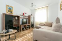 Guesthouse Tonkoにあるテレビまたはエンターテインメントセンター