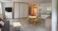 Kuchyňa alebo kuchynka v ubytovaní apartament