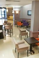 Area lounge atau bar di The Originals City, H&ocirc;tel Astoria Vatican, Lourdes (Inter-Hotel)