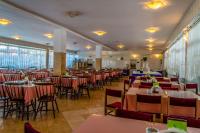 a dining room with tables and chairs in a room at Ośrodek Wypoczynkowy Eden Kąty Rybackie in Kąty Rybackie