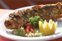 キプフェンベルクにあるHotel & Gasthof Zur Lindeの肉野菜一皿