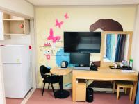 Hotel Joy near Camp Humphresにあるキッチンまたは簡易キッチン
