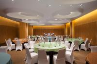 The Southern Hotel Surabaya Formerly Ibis Styles Surabaya Jemursariにあるビジネスエリアまたは会議室