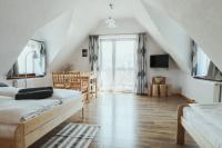 Televízia a/alebo spoločenská miestnosť v ubytovaní Przy Szlaku Zakopane centrum pokoje & apartamenty