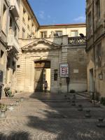 Gallery image of Les Coulisses de l&#39;HORLOGE - WIFI - 50 m Palais des Papes in Avignon