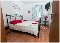 Łóżko lub łóżka w pokoju w obiekcie Apartments FRAGOLINA