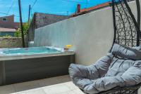 Bazén v ubytovaní Villa Donato with Jacuzzi alebo v jeho blízkosti