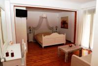 A television and/or entertainment centre at Dio Guesthouses
