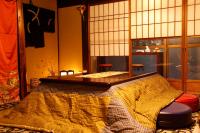 a room with a bed in a room with a window at Terakoya Hanatei in Asago