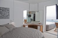 Łóżko lub łóżka w pokoju w obiekcie Christina Beach Hotel