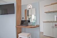 Telewizja i/lub zestaw kina domowego w obiekcie Christina Beach Hotel