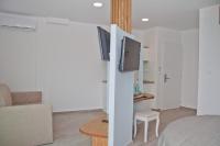 Telewizja i/lub zestaw kina domowego w obiekcie Christina Beach Hotel