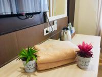 Ein Bett oder Betten in einem Zimmer der Unterkunft Srivichai Hotel
