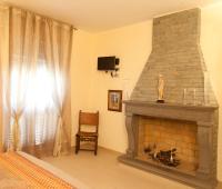 Televízia a/alebo spoločenská miestnosť v ubytovaní B&B Al Calcandola