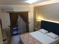 A bed or beds in a room at Hamle Hotel
