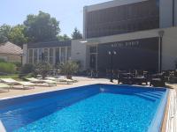 Bazén v ubytovaní Doris Hotel alebo v jeho blízkosti