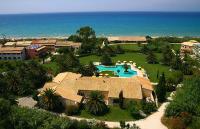 Bazén v ubytování St.George's Bay Country Club & Spa nebo v jeho okolí