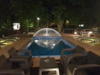 Bazén v ubytovaní Doris Hotel alebo v jeho blízkosti
