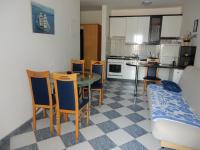 Kuchyňa alebo kuchynka v ubytovaní Apartments Indira II