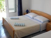 Posteľ alebo postele v izbe v ubytovaní Apartments Indira II