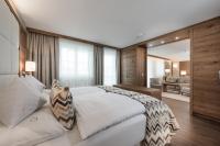 A bed or beds in a room at Hotel Bismarck