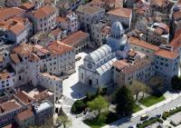 Nespecifikovaný výhled na destinaci Šibenik nebo výhled na město při pohledu z prázdninového domu