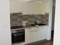 Kuchyňa alebo kuchynka v ubytovaní Apartments Indira II