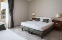Łóżko lub łóżka w pokoju w obiekcie Hotel Beatrice