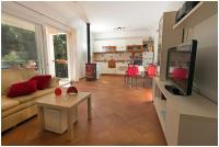 Kuchnia lub aneks kuchenny w obiekcie Apartments FRAGOLINA