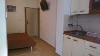Kuchyňa alebo kuchynka v ubytovaní Apartmani Dina