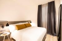 Posteľ alebo postele v izbe v ubytovaní Aspasios Sagrada Familia Apartments