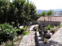 A garden outside B&B La Scapola