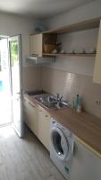 Kuchyňa alebo kuchynka v ubytovaní Apartmani Dina