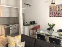 A kitchen or kitchenette at San Sebastián VERY NICE apartment 100m from La Kontxa Beach