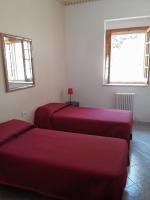 A bed or beds in a room at B&B La Scapola