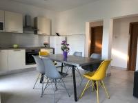 Kuchyň nebo kuchyňský kout v ubytování Apartments J&K