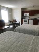 Crescent Suites Hotelにあるキッチンまたは簡易キッチン