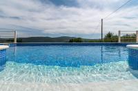 Bazén v ubytování Villa Žuža nebo v jeho okolí