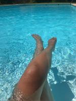 a persons leg in a pool of blue water at Hotel El Paso in Vejer de la Frontera