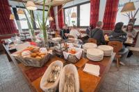 Jedlo v ubytovaní bed & breakfast alebo blízkom okolí