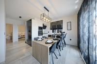 Kuchyňa alebo kuchynka v ubytovaní Luxury Majpruz Suites