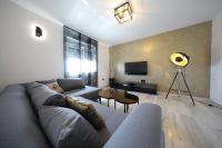 Televízia a/alebo spoločenská miestnosť v ubytovaní Luxury Majpruz Suites