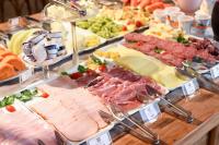 ホテルの敷地内または近くでの食事または食べ物
