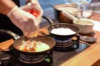 ホテルの敷地内または近くでの食事または食べ物