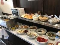 ホテルの敷地内または近くでの食事または食べ物