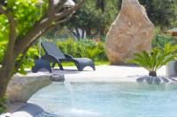 A garden outside Case Vacanze Pietragrande