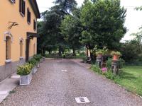 A garden outside B&B Villino Margherita