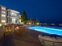 Bazén v ubytovaní Mont Bleu Luxury Villa alebo v jeho blízkosti