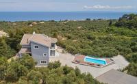 Bazén v ubytovaní Mont Bleu Luxury Villa alebo v jeho blízkosti
